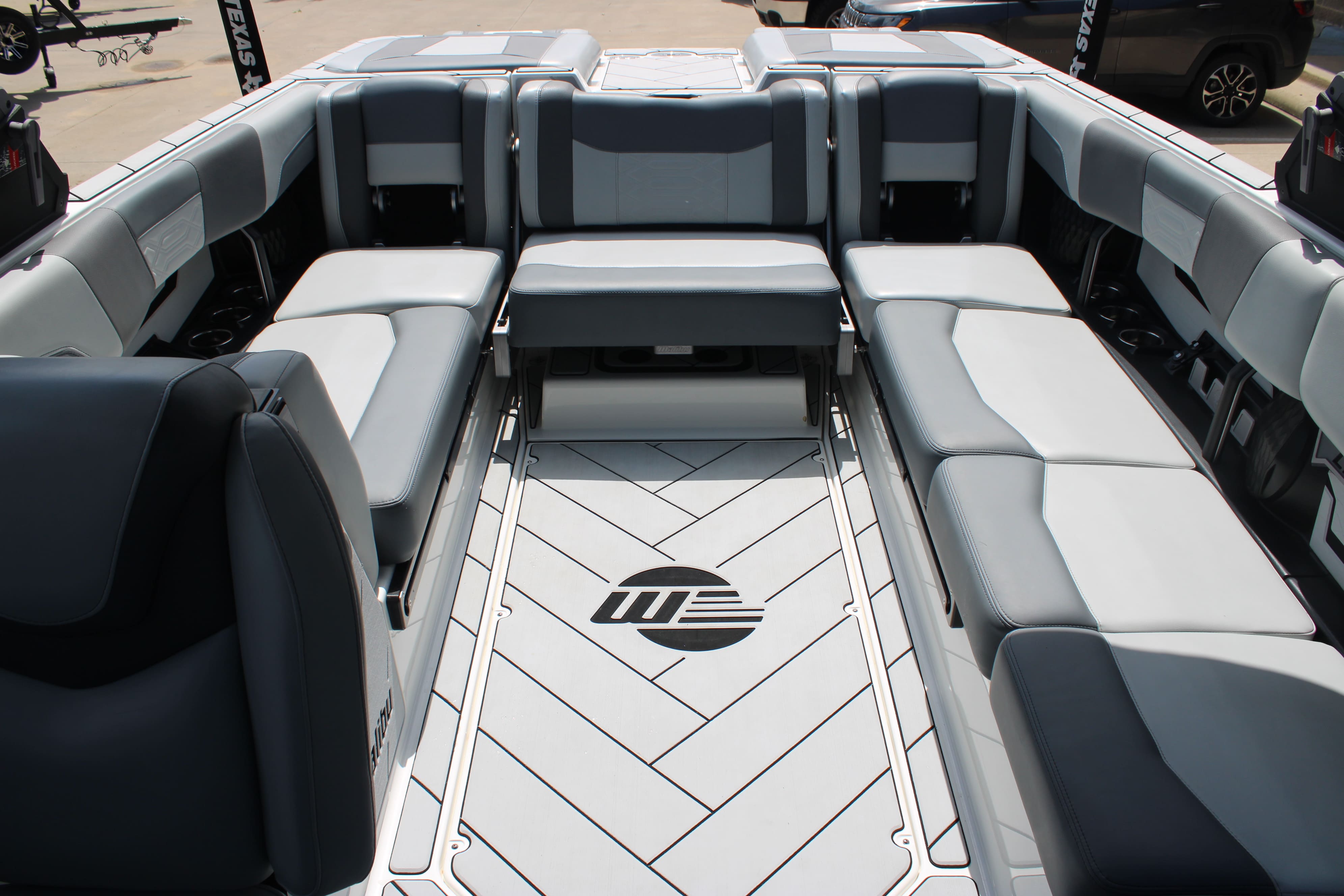 2022 Malibu 25 LSV Icon